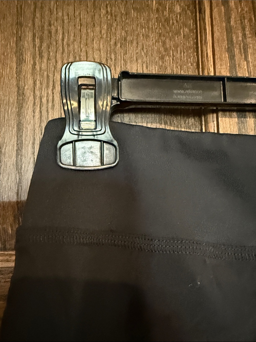 Mountain Hardware Black Athletic Zip Pocket Leggings Small - Picture 10 of 10
